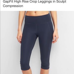 GapFit High Rise Crop Leggings in Navy, Sz L